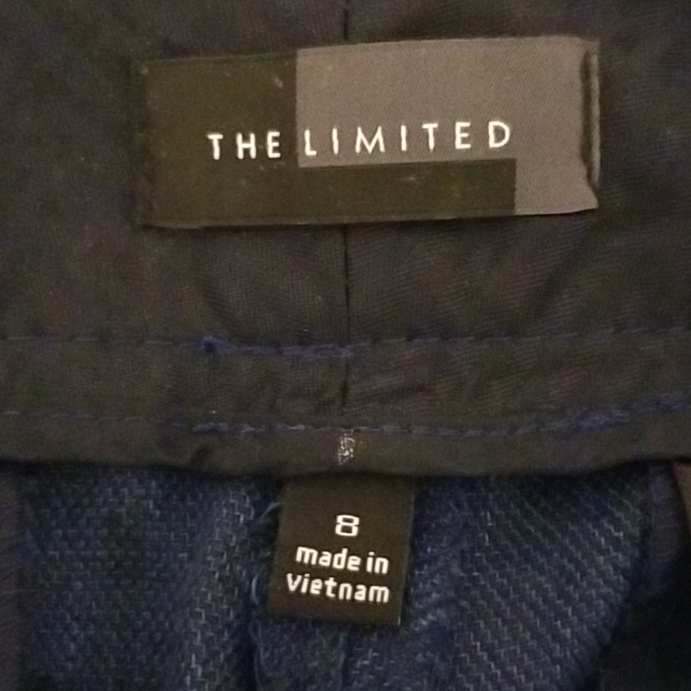 Limited Shorts - Picture 2 of 8